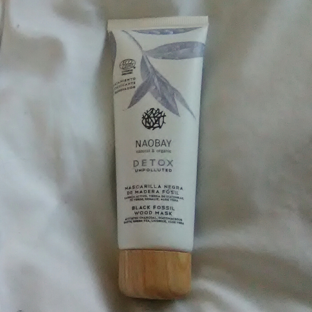 New Naobay Detox Black Fossil Wood Mask